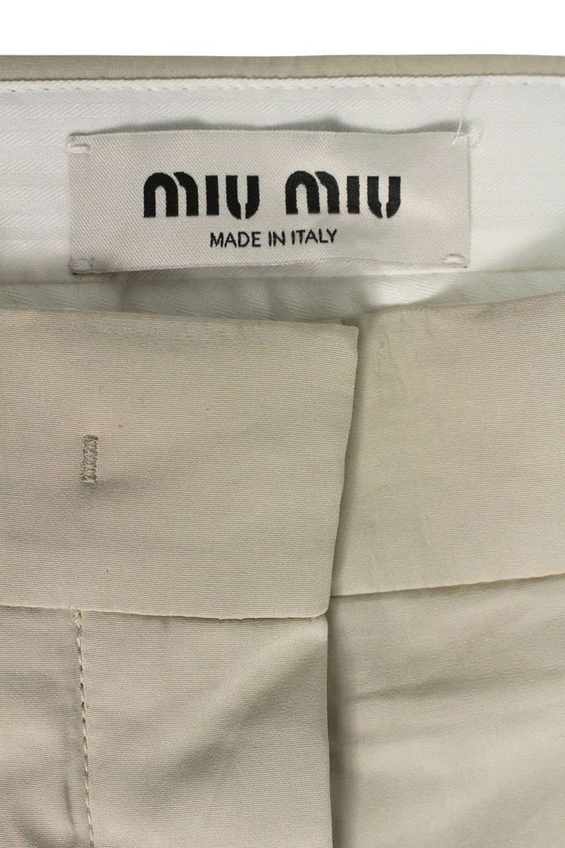 ミュウミュウ サイズ:36 MP1814 バックロゴ刺繍チノロングパンツ 中古 SB01 ミュウミュウ MP1814 バックロゴ刺繍チノロングパンツ レディース 36