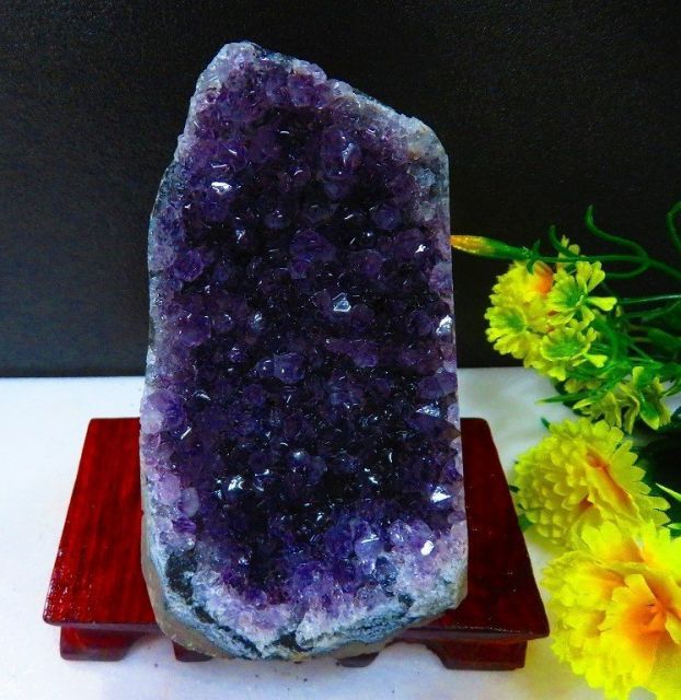 セール延長✨ 濃色高品質✨ ウルグアイ産 アメジストクラスター 木製台座付き✨ ウルグアイ産☆ 天然水晶☆絶品超濃い濃い超美しい☆アメジスト