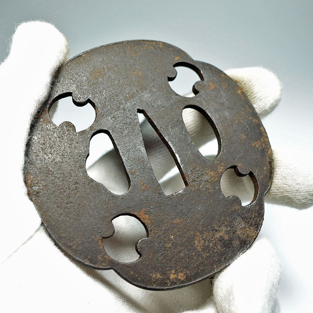 M03 鉄地木瓜形四方分銅透し鐔 無銘 打ち返し耳 両櫃孔 薄鐔 甲冑師