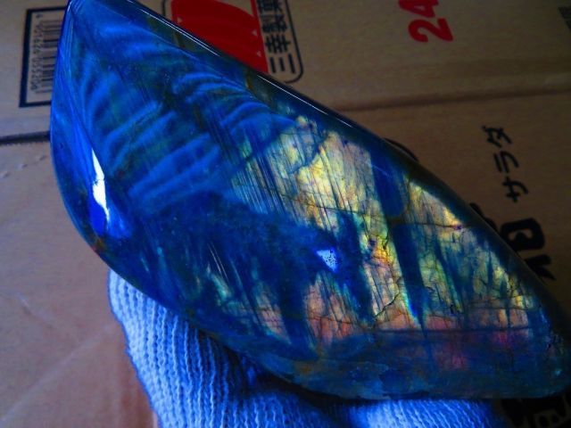 ☆強烈なブルーシラー効果！！！☆超迫力☆天然七彩ラブラドライト