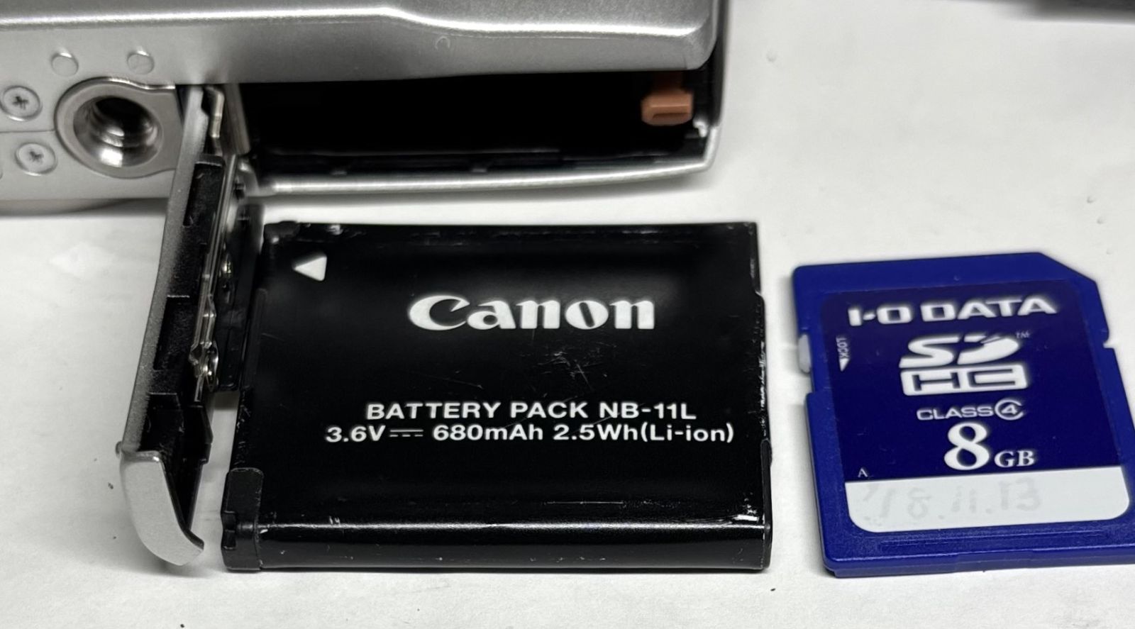 Canon IXY 200 PC2333 HD 20MP 8x デジタルカメラ silver 基本動作確認