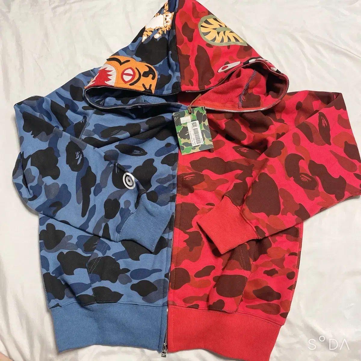 A BATHING APE アベイシングエイプ ブルー/レッド カモフラ ジップ