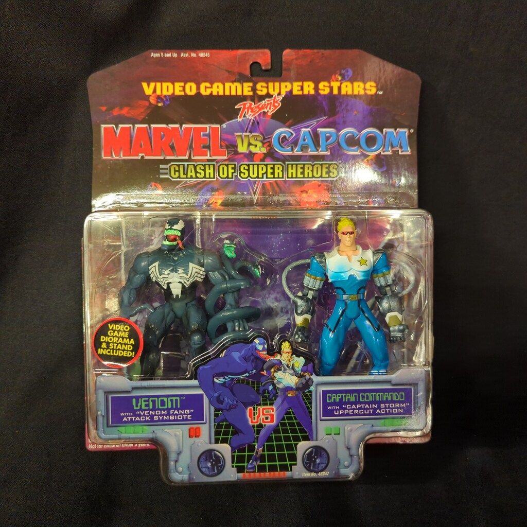 TOYBIZ MARVEL vs CAPCOM CLASH OF SUPER HEROES VENOM vs CAPTAIN