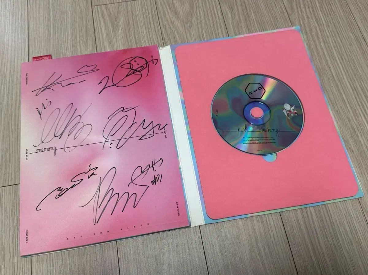 Apink（エーピンク） Pink Memory サイン入り アルバム 出品 - メルカリ