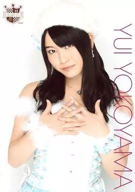 中古】生写真(AKB48・SKE48) 横山由依/上半身・両手組み/AKB48 CAFE