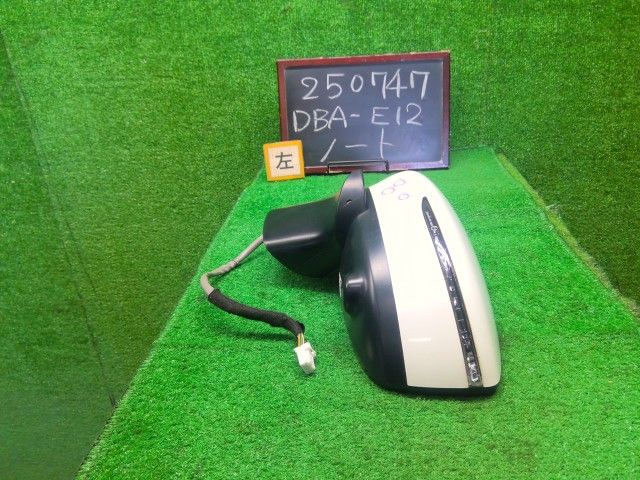 中古】ノート DBA-E12 左サイドミラー 96302-5WJ3B 自社品番250747 QAB