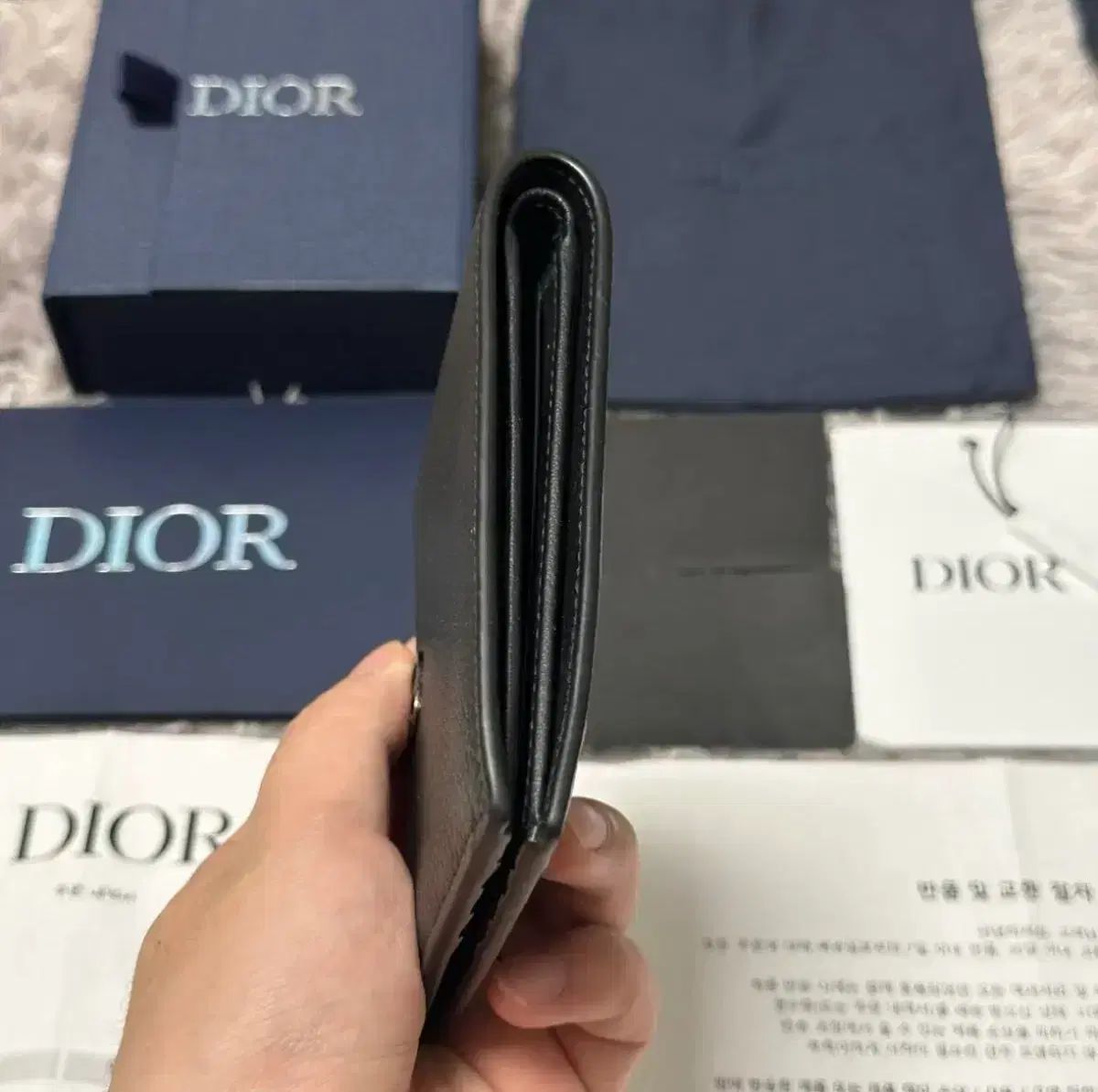 ⭐️ 極美品 Dior ディオール CD ロゴ 二つ折り財布 ブラック 鑑定済 ⭐️ 極美品 Dior ディオール CD ロゴ 二つ折り財布 ブラック 鑑定済