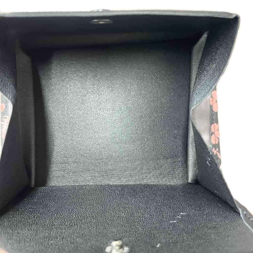 まいたん 印傳屋　ハローキティ　折財布 印傳屋 INDEN‐YA INDENYA ×ハローキティ 二つ折り財布 ウォレット 花柄