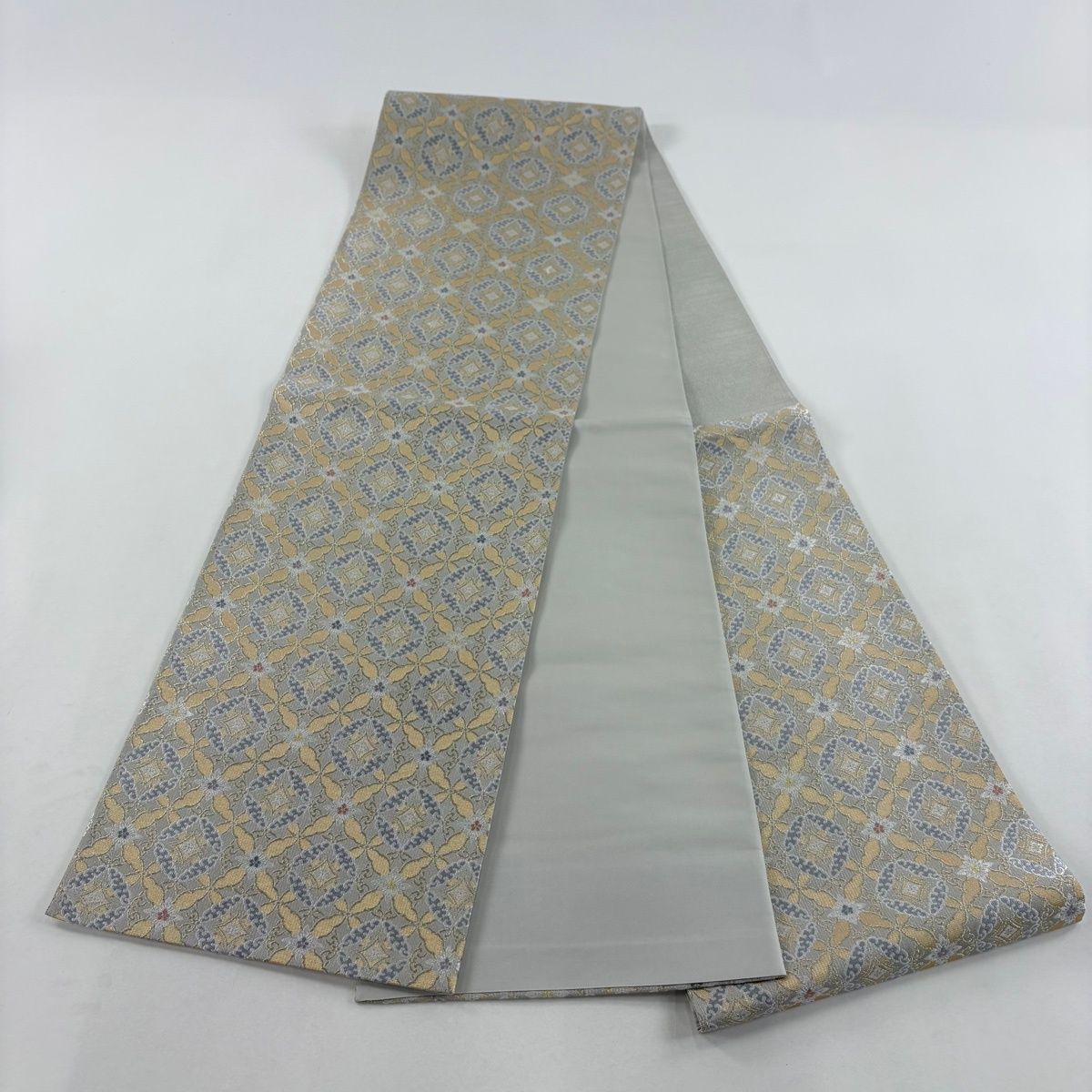 美品】 袋帯 名品 七宝花菱文様 金糸 灰色 六通 正絹 【中古】 - メルカリ