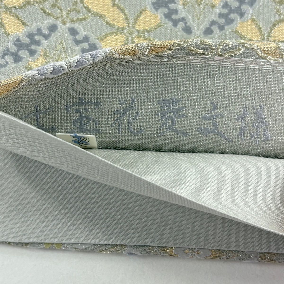 美品 名品 七宝 ? 銀糸 灰白 【ストラップレス】 六通 正絹 【中古】