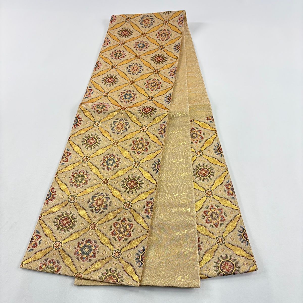 【美品】袋帯 宝相華 カラフル 六通 美品】 袋帯 名品 七宝華文 箔 金色 六通 正絹 【中古】 - メルカリ