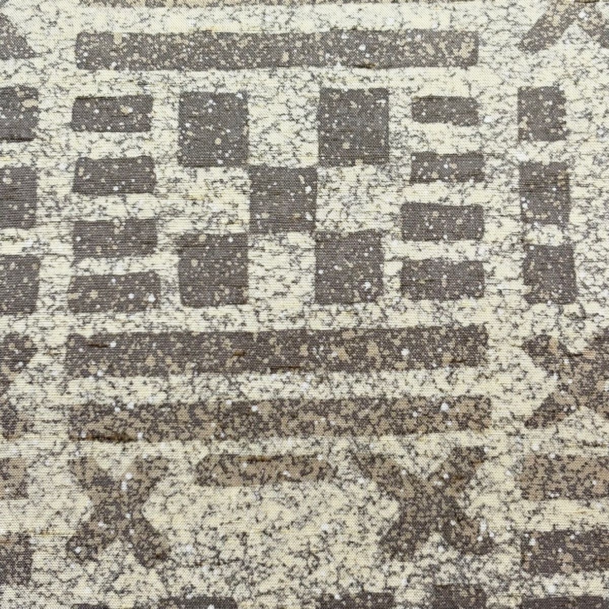 美品】 袋帯 逸品 落款 証紙 牛首紬地 幾何学模様 灰茶 全通 正絹