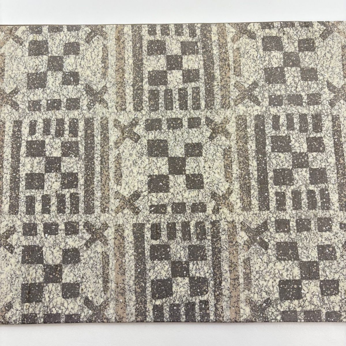 美品】 袋帯 逸品 落款 証紙 牛首紬地 幾何学模様 灰茶 全通 正絹