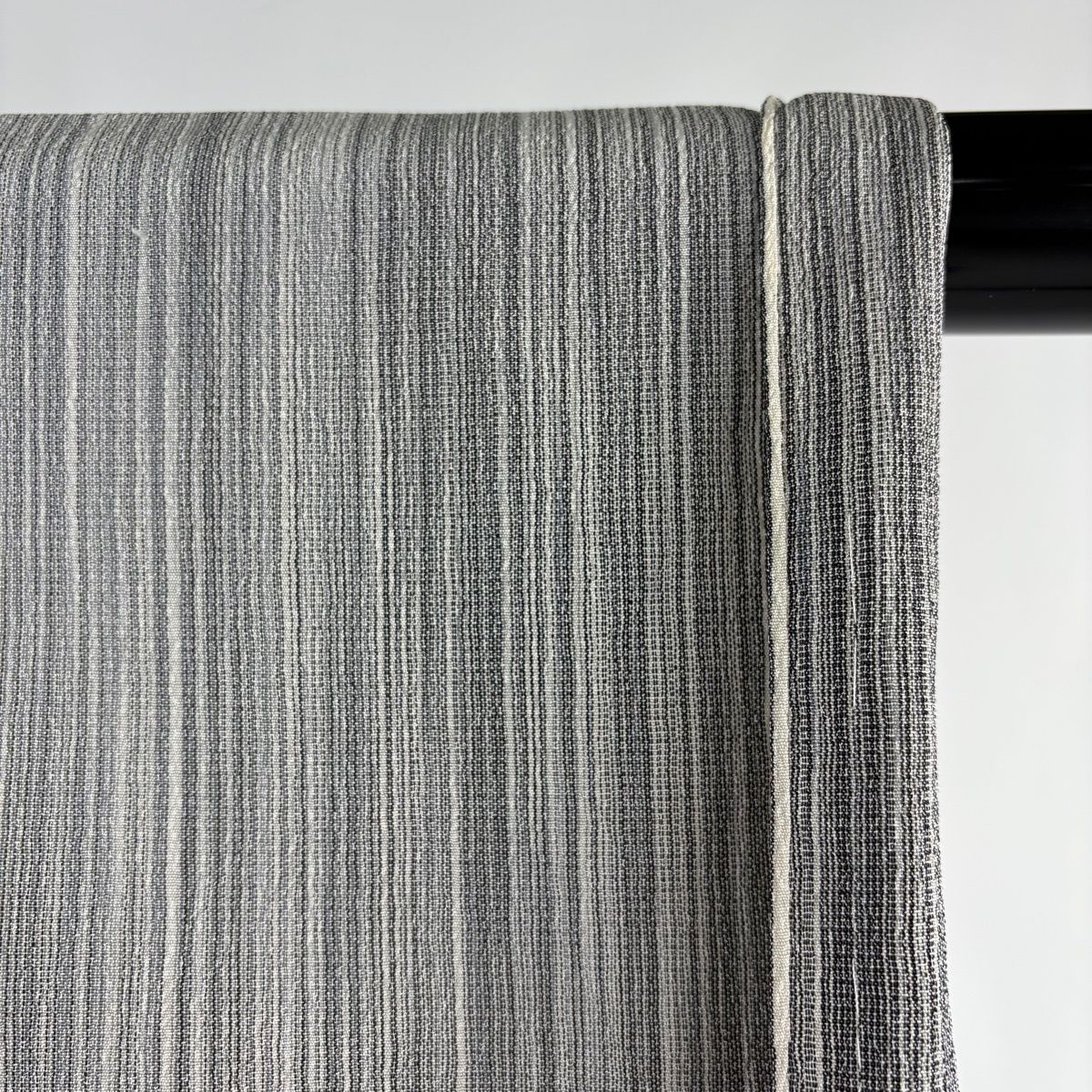 美品】 お召 身丈160cm 裄丈66cm M 単衣 本塩沢 証紙 縦縞 灰白 正絹