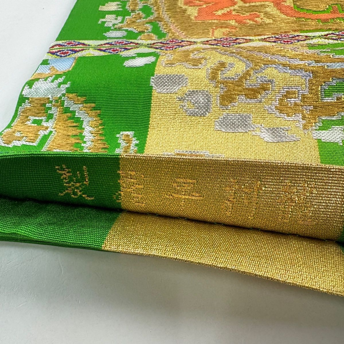 袋帯 逸品 龍村平蔵 落款 関西仕立て 円文白虎錦 縞 箔 金銀糸 黄緑色