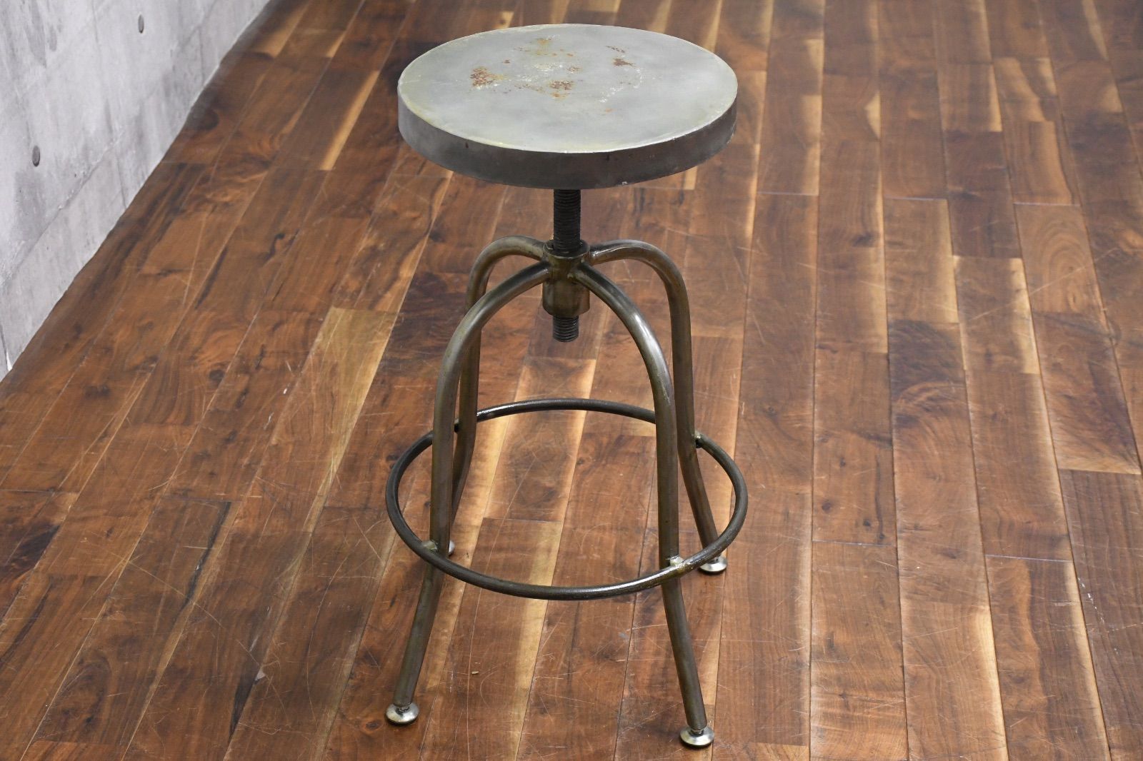 a.depeche インダストリアル スクリュー ハイスツール 椅子 チェア a.depeche インダストリアル スクリュー ハイスツール 椅子 チェア a