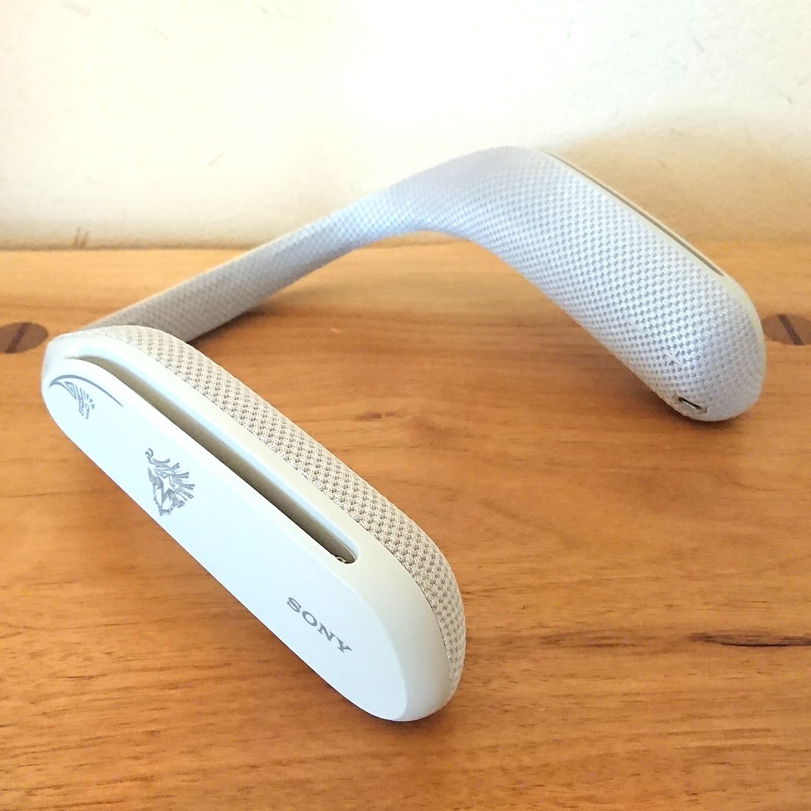 SONY SRS-WS1 モンスターハンター　アイスボーン　コラボ ソニー、モンハンとコラボした数量限定ウェアラブルネックスピーカー