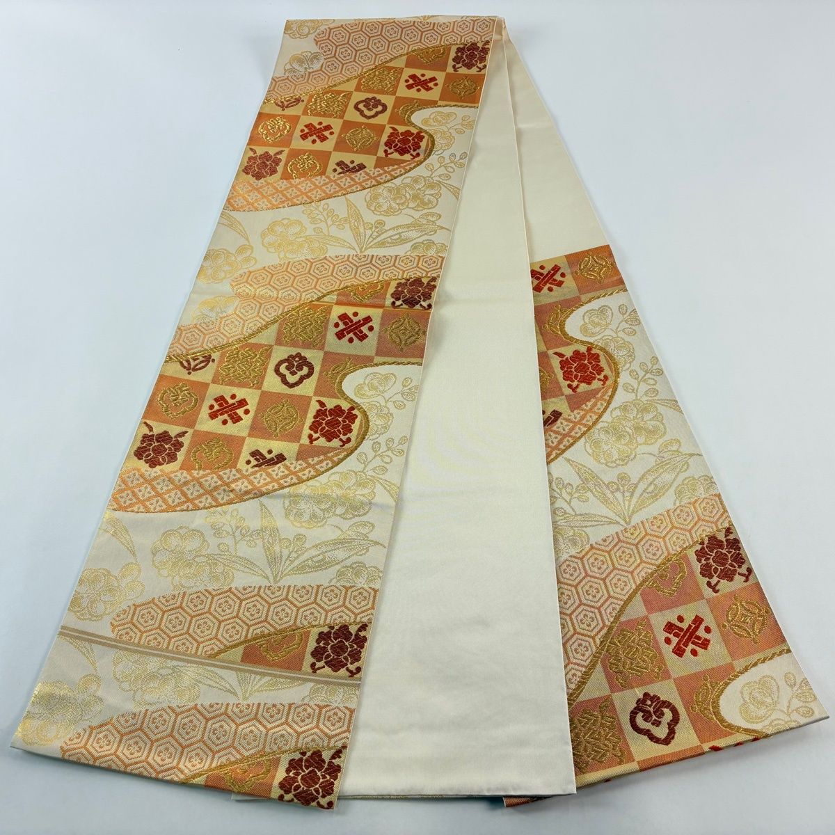 川島織物　袋名古屋帯　　六通　落款あり　ベージュに幾何学模様　化繊　おしゃれ 美品】 袋帯 秀品 川島織物 落款 市松 有職文様 箔 金糸 ベージュ 六通