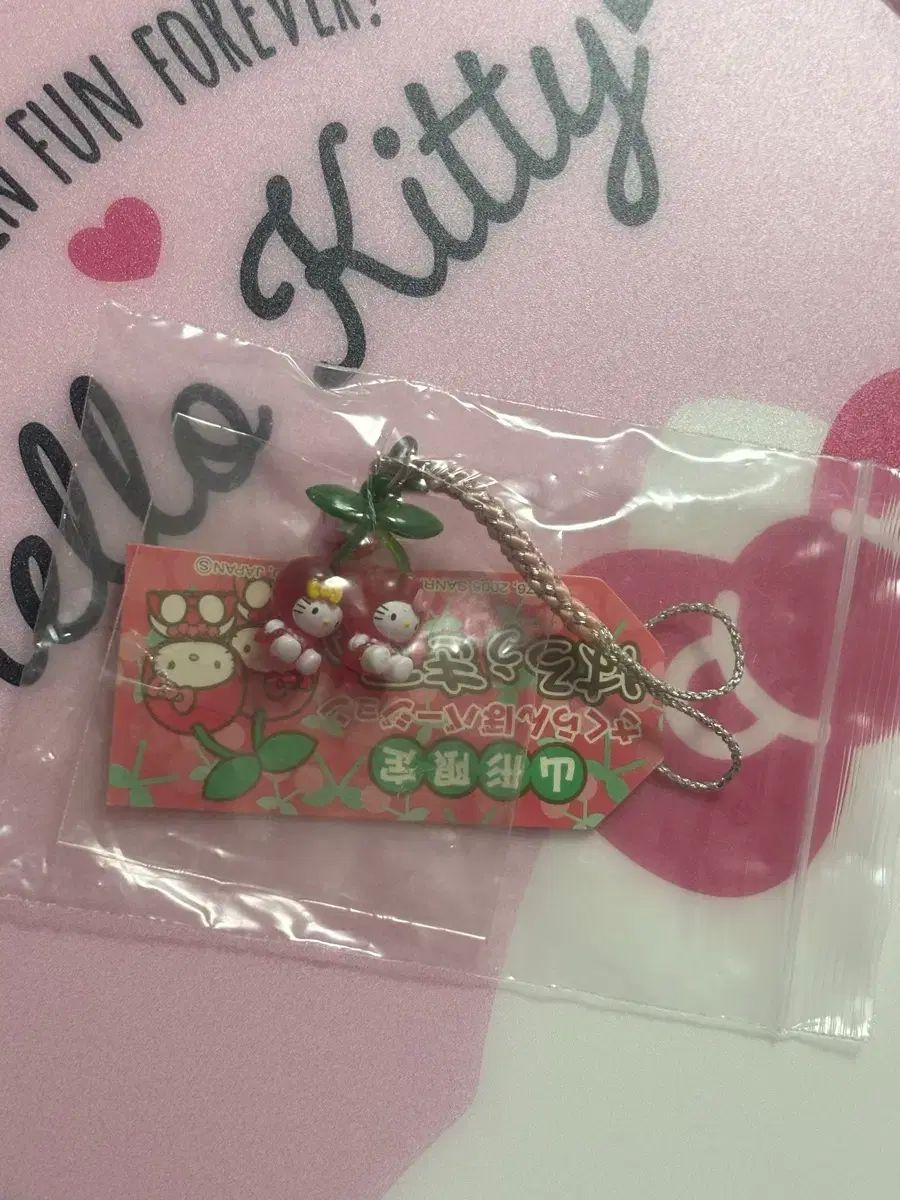 【山形限定】さくらんぼキティ　キーホルダー ハローキティ♡レトロ 山形限定さくらんぼ キーホルダー タグ付き