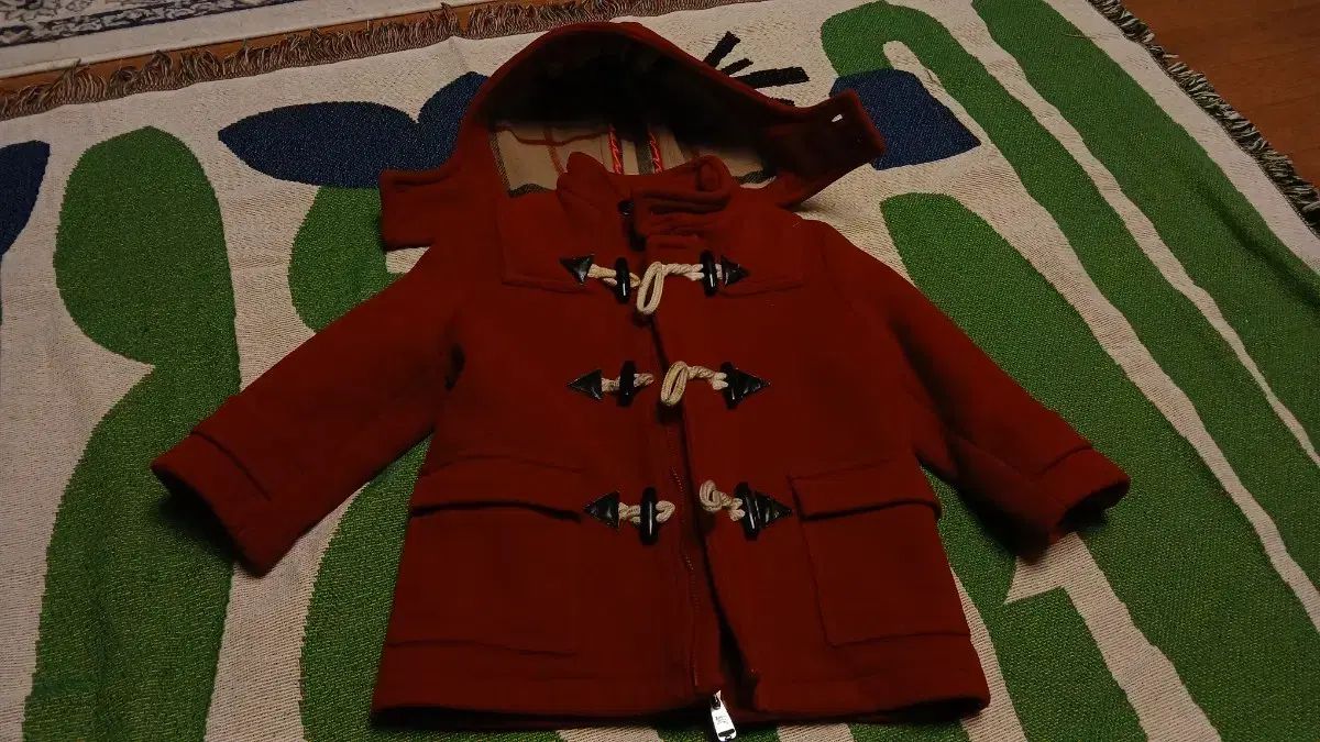 バーバリー キッズ レッド ダッフルコート 3Y 汚れが数カ所少し見られ