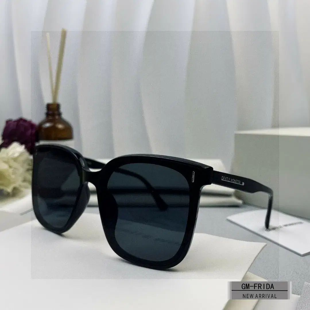 GENTLE MONSTER(ジェントルモンスター) フリーダ ブラック サングラス