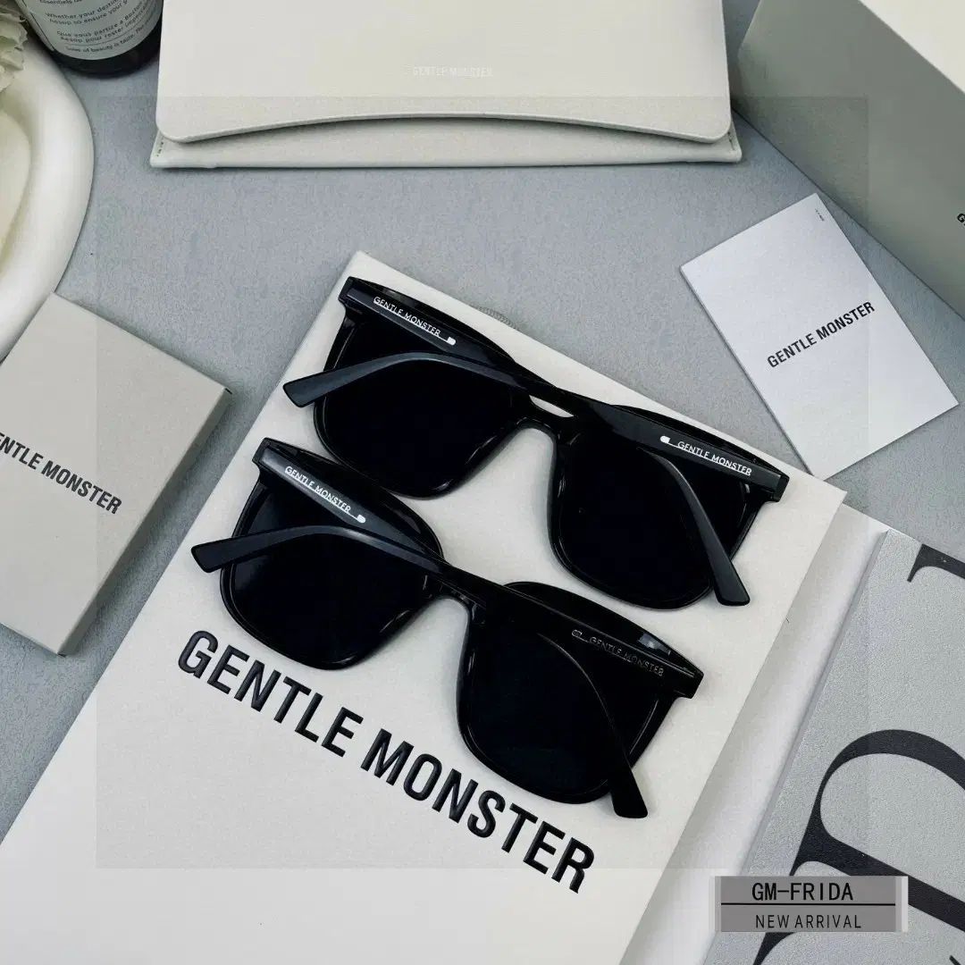 【メルカリ最安値】Gentle monster MASS GENTLE MONSTER(ジェントルモンスター) フリーダ ブラック サングラス