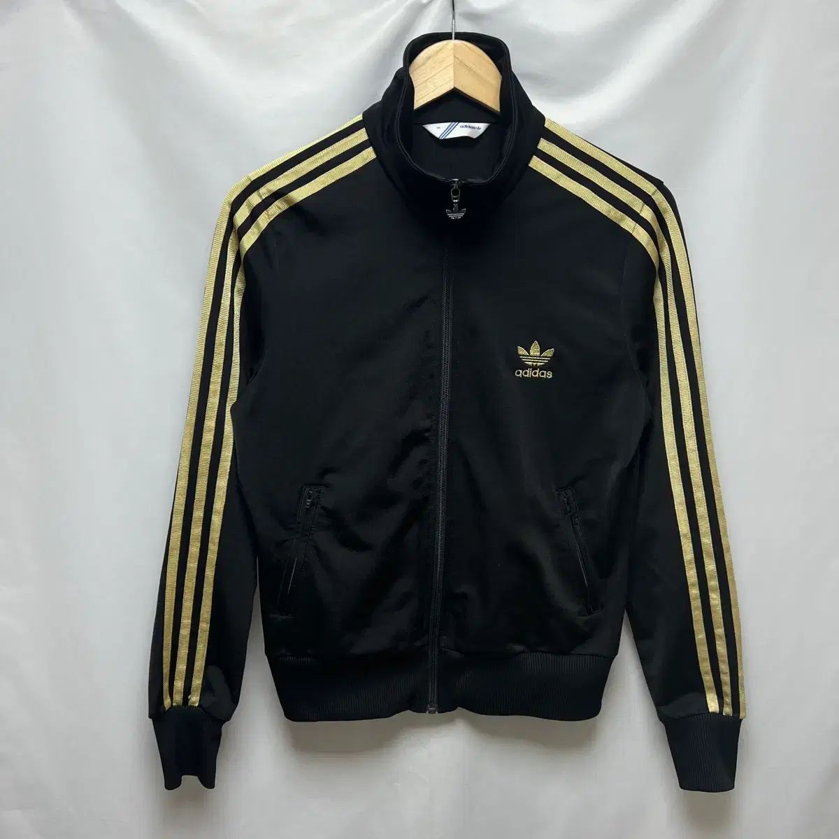 アディダス ファイヤーバード　ジャージ上下セット ブラック/ゴールド アディダス ファイヤーバード ジャージ上下セット ブラック/ゴールド