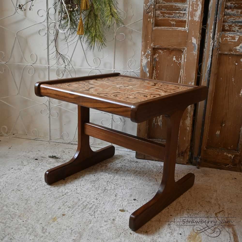 タイルトップセンターテーブル　アンティーク　イギリスG-PLAN 送料込み G-PLAN】タイルトップ ローテーブル – TIME HYPE