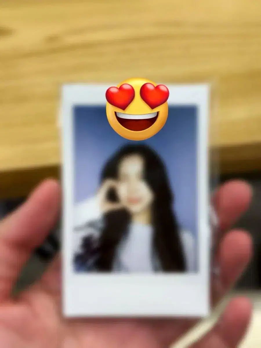 【新作登場，新作】 251220 ITZY TV 류진 サイン入りポラロイド出品 その他
