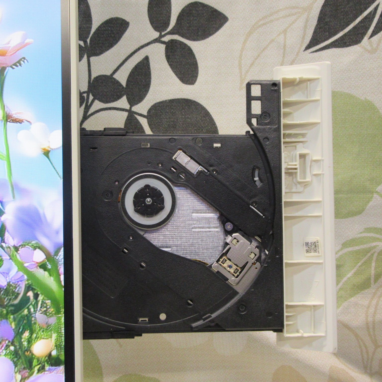 お手頃！Win11公式対応CPU/メ8GB/SSD+HDD/DVD/カメラ/無線 - メルカリ