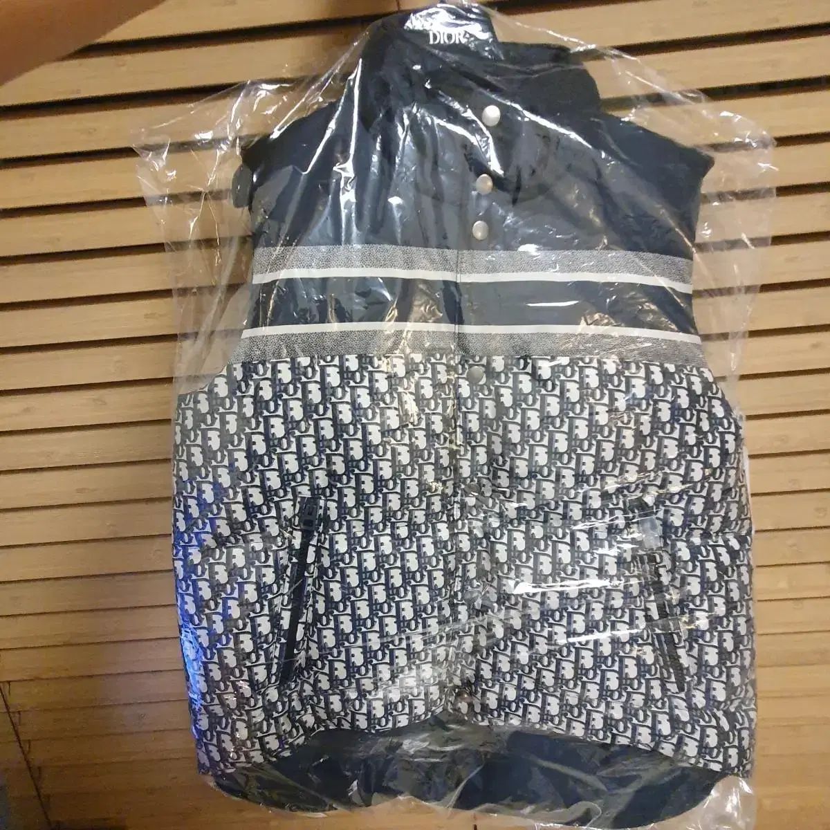ディオール ダウン ベスト ラージ 147C32A2968-X5803 - メルカリ