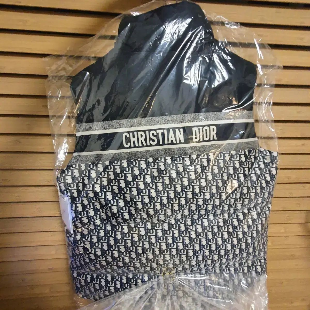 ディオール ダウン ベスト ラージ 147C32A2968-X5803 - メルカリ