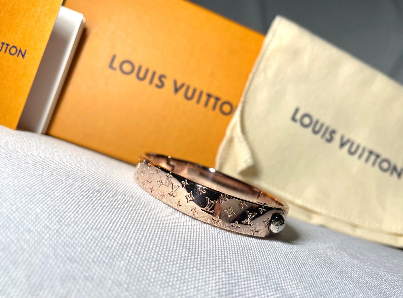 LOUIS VUITTON ルイヴィトン LV カフ ナノグラム モノグラムロゴ