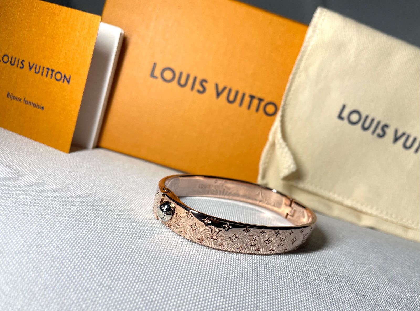 LOUIS VUITTON ルイヴィトン LV カフ ナノグラム モノグラムロゴ