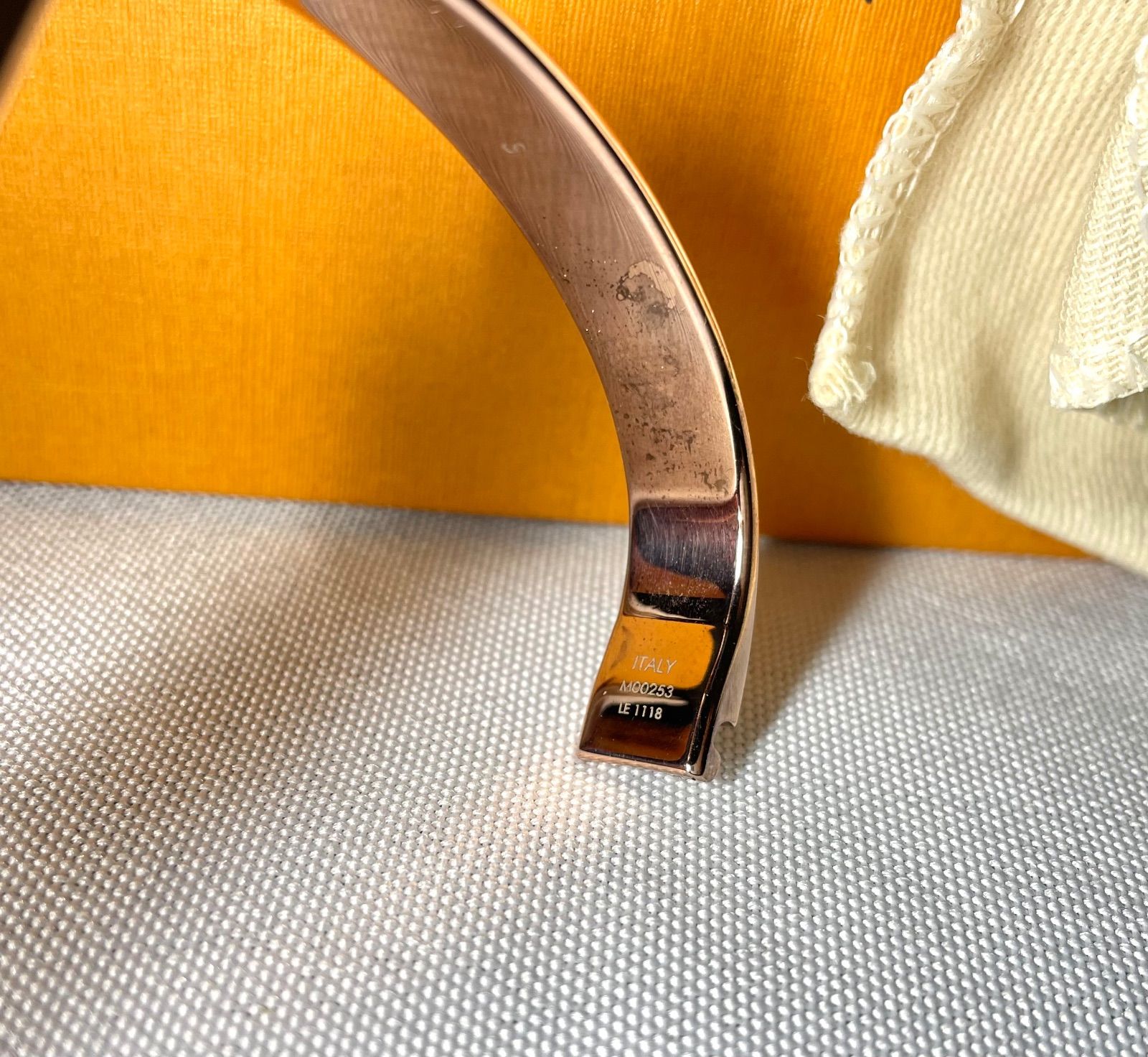 LOUIS VUITTON ルイヴィトン LV カフ ナノグラム モノグラムロゴ