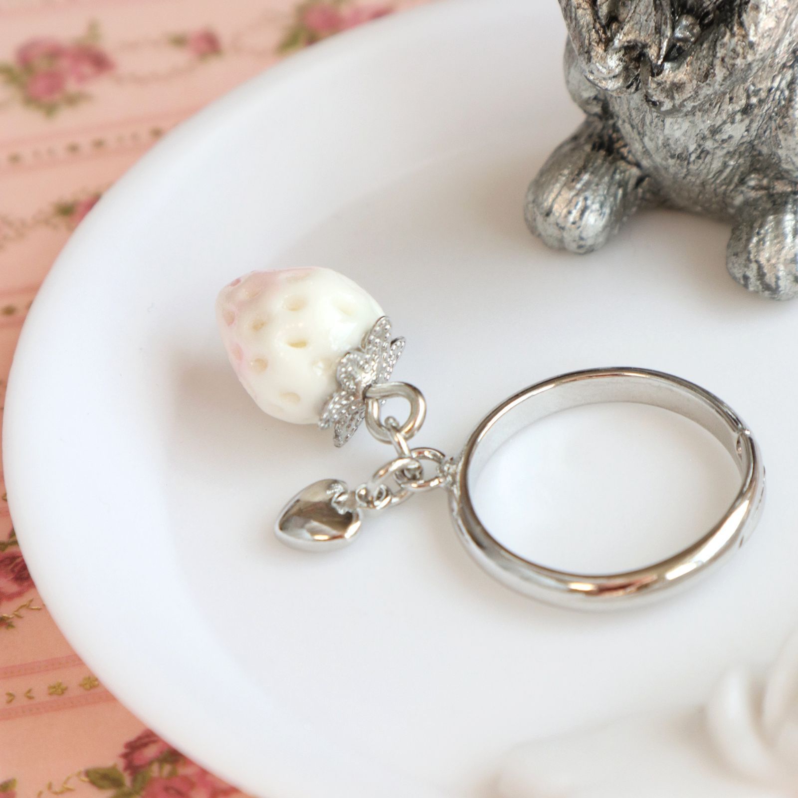 恋する白苺のリング＊シルバーカラー - メルカリ