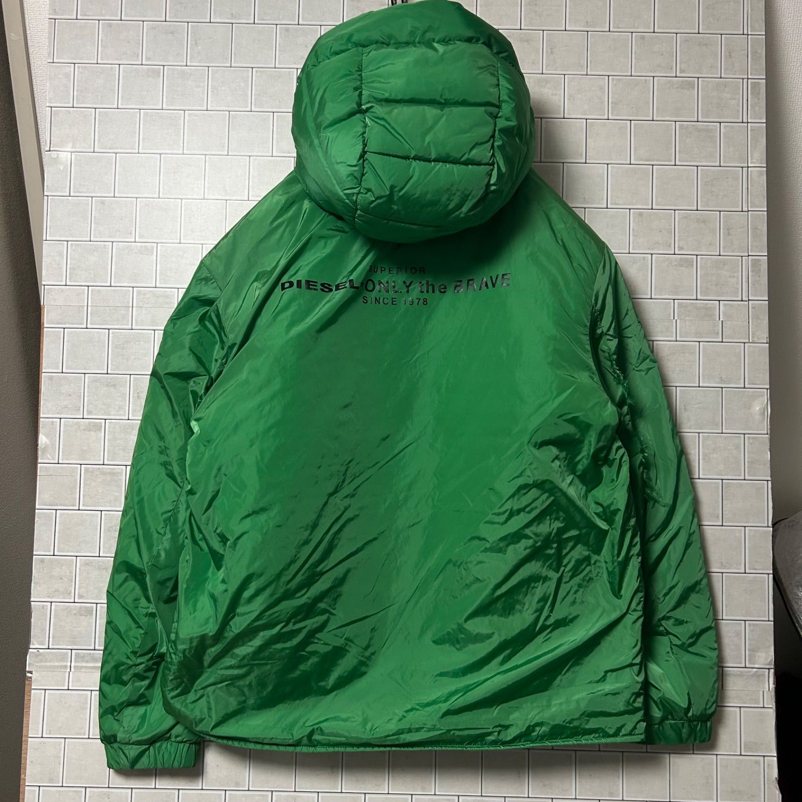最終値下げ バックプリントDIESEL 中綿ナイロンジャケット 緑色 最終値下げ バックプリントDIESEL 中綿ナイロンジャケット 緑色