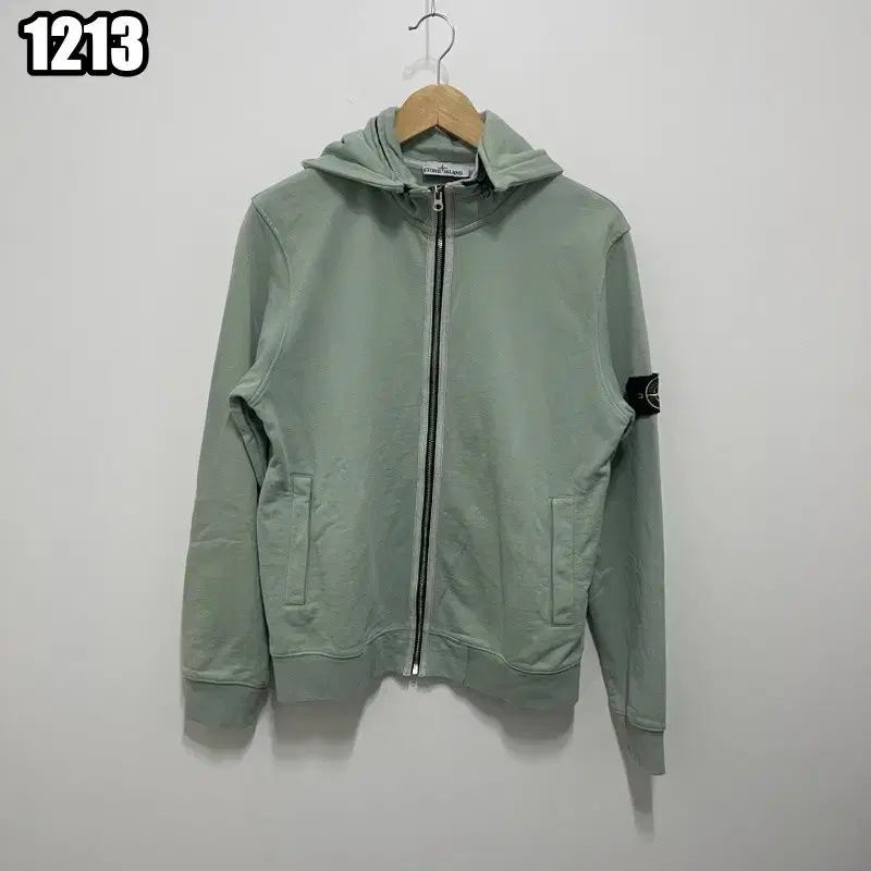 25AW【新品】STONE  ワッペンパッチ ロゴ ジャケット M QR確認済・美品】ストーンアイランド ワッペンロゴ ダウンジャケット