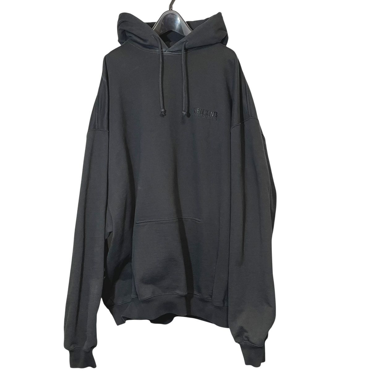 中古VETEMENTS ヴェトモン 23AW インサイドアウトロゴパーカー 
