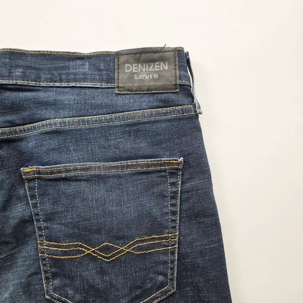 リーバイス デニム ズボン ストレッチ サイズ34 R3557