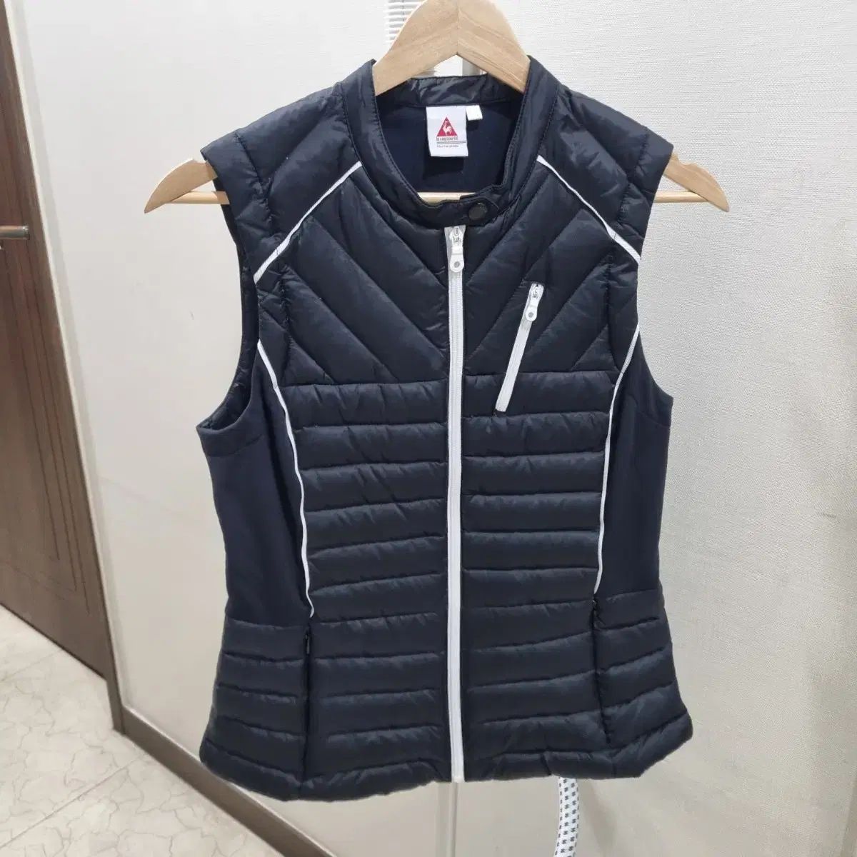 le coq sportif レディース ダウンベスト シルバー le coq sportif（ダウンベスト）のフリマアイテム一覧