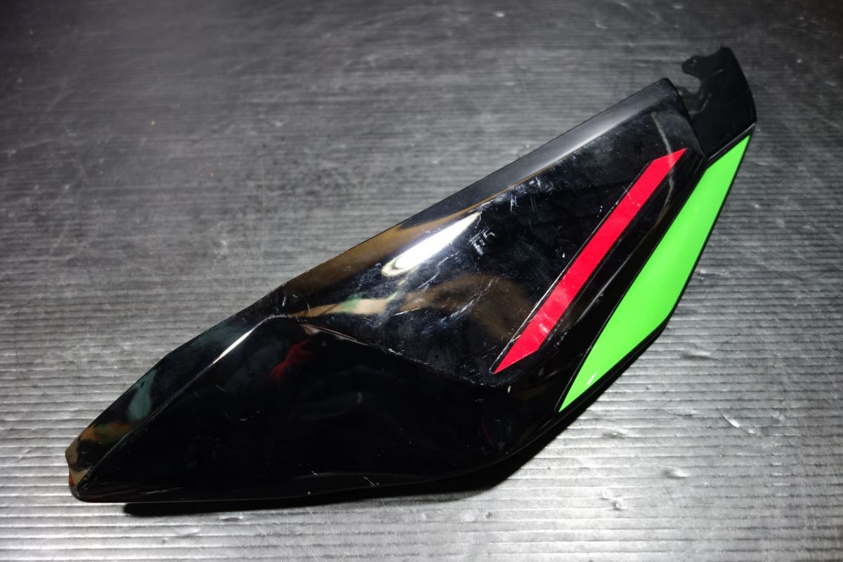 シートカウル テールカウル リアカウル 右 カワサキ 純正 ニンジャ