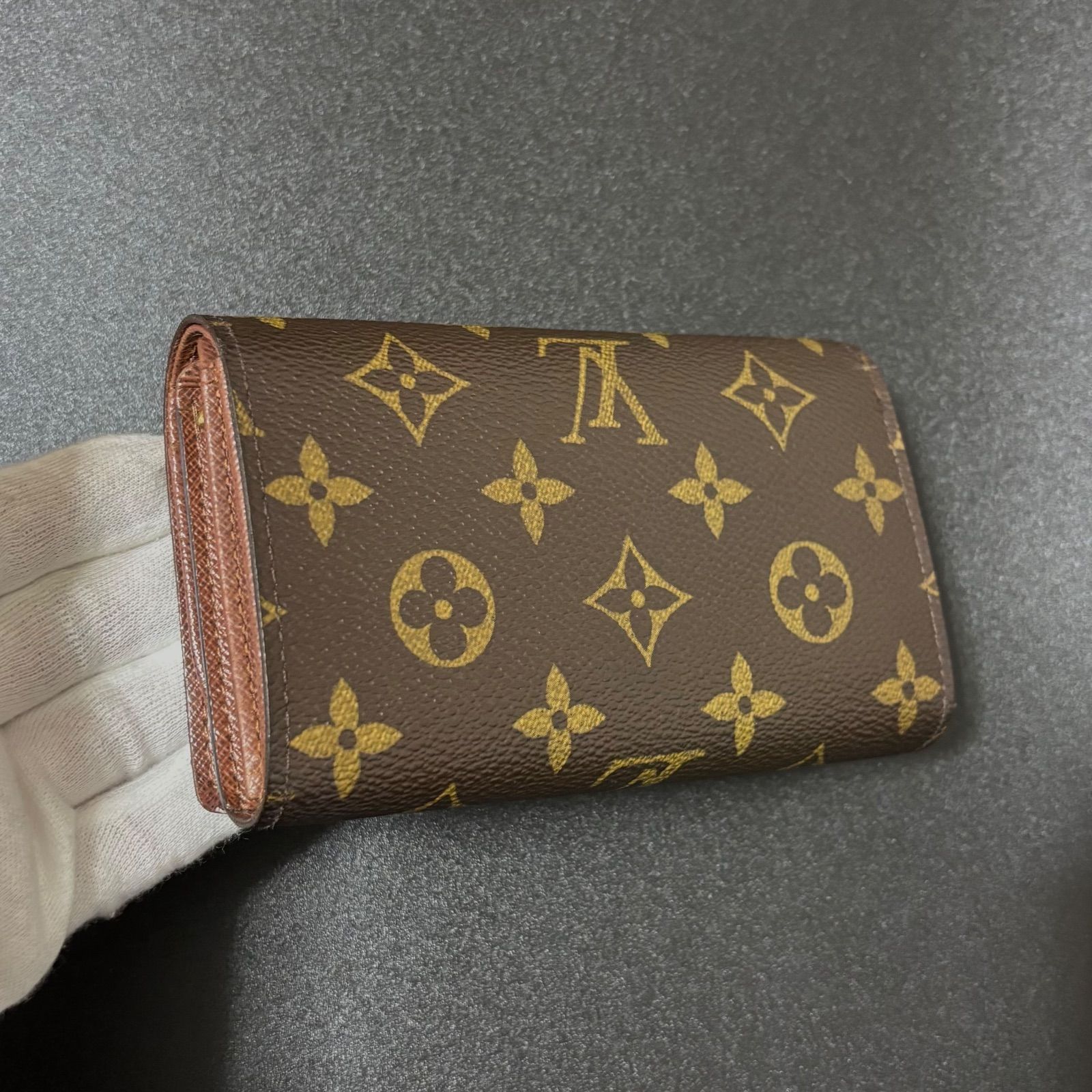 u61 ポルトフォイユ トレゾール インターナショナル 新型 Louis