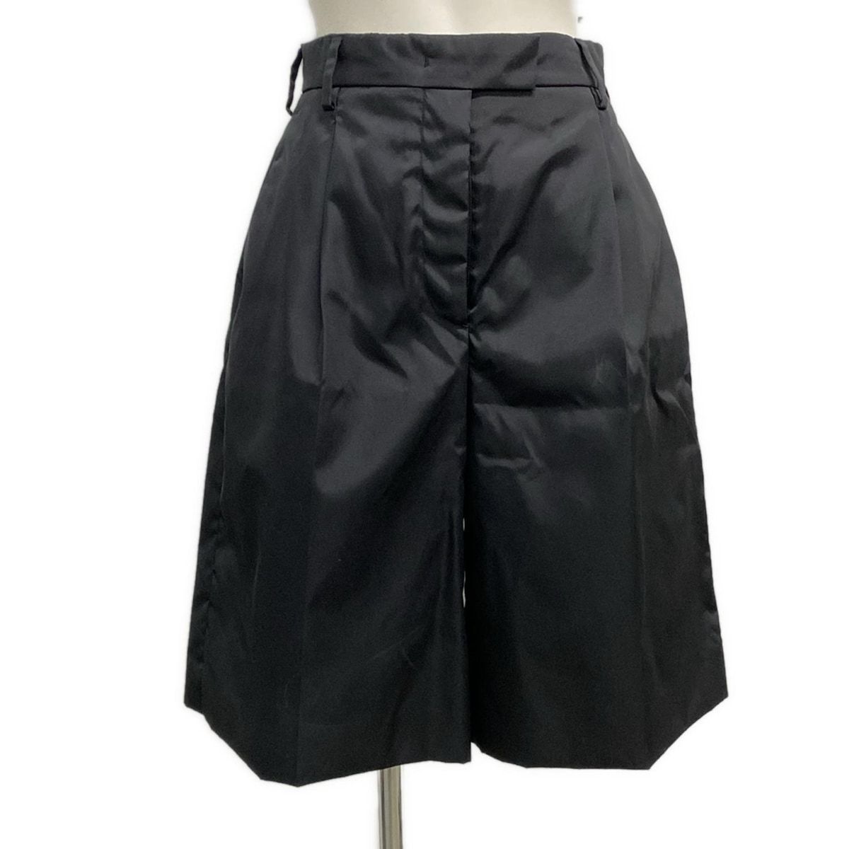 PRADA(プラダ) ハーフパンツ サイズ42 M レディース - 22Y884 黒 膝丈