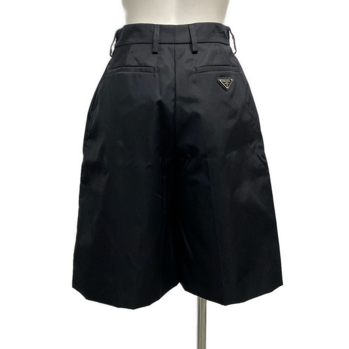 プラダ　ハーフパンツ PRADA(プラダ) ハーフパンツ サイズ42 M レディース - 22Y884 黒 膝丈