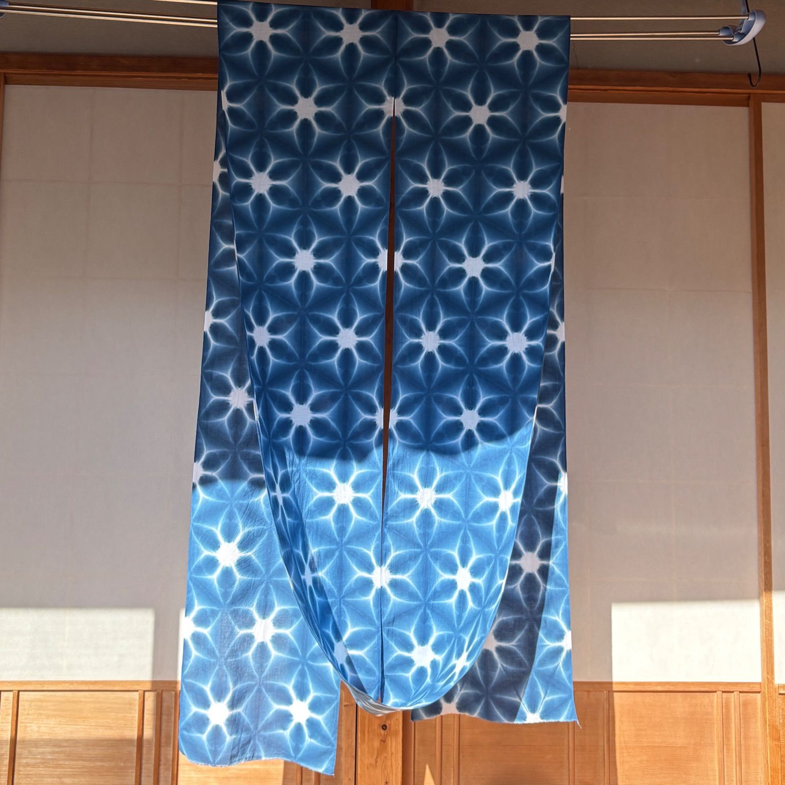 s115 【sato】 藍染 高級さらし生地 585cm 雪花絞り まんなか白地残し