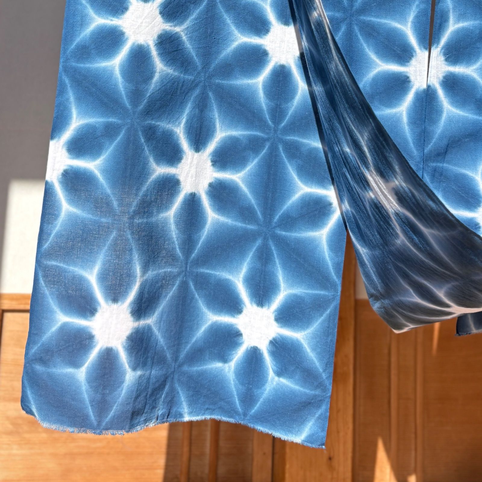 s115 【sato】 藍染 高級さらし生地 585cm 雪花絞り まんなか白地残し