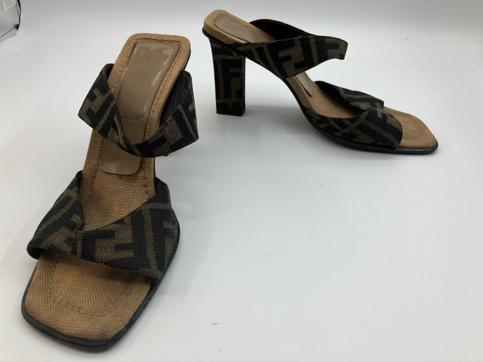 taka　FENDI サンダル ズッカ柄 ウェッジソハイヒール FENDI フェンディ ズッカ柄 サンダル ブロックヒール 約9cm EU37（約