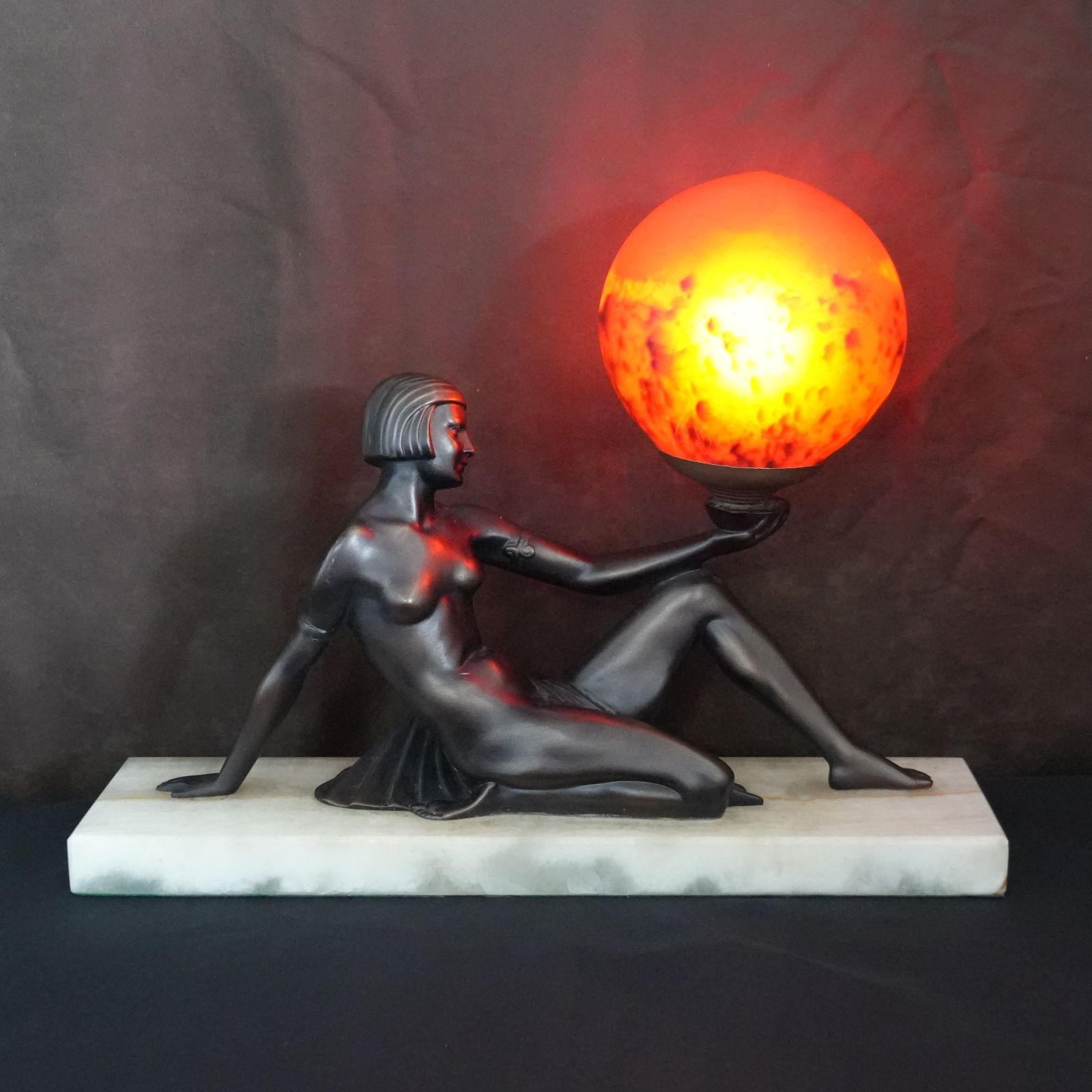 イタリア製女性像のランプ イタリア製女性像のランプ