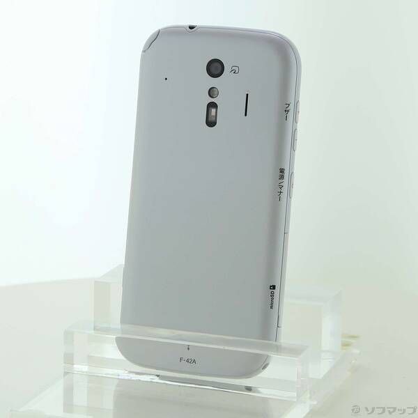 中古品〕 らくらくスマートフォン 32GB ホワイト F-42A docomoロック